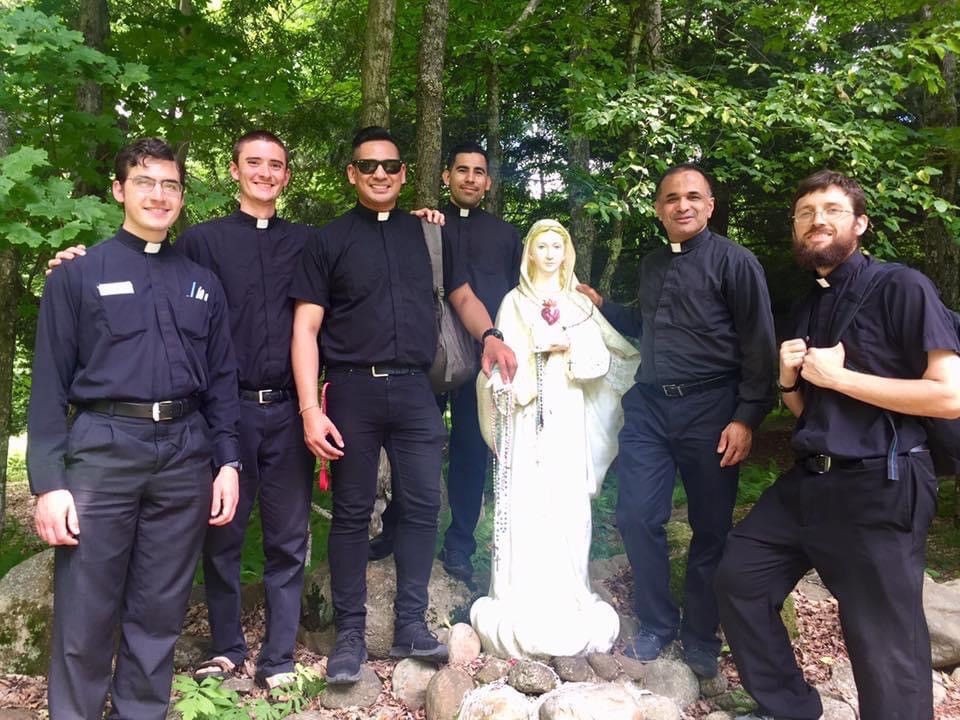 Rosamystica Apostles B Supportpriests